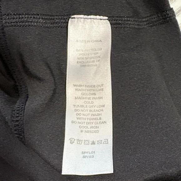 Quince Ultra Soft High Rise Performance Leggings ~ Medium ~ Black - Picture 5 of 8